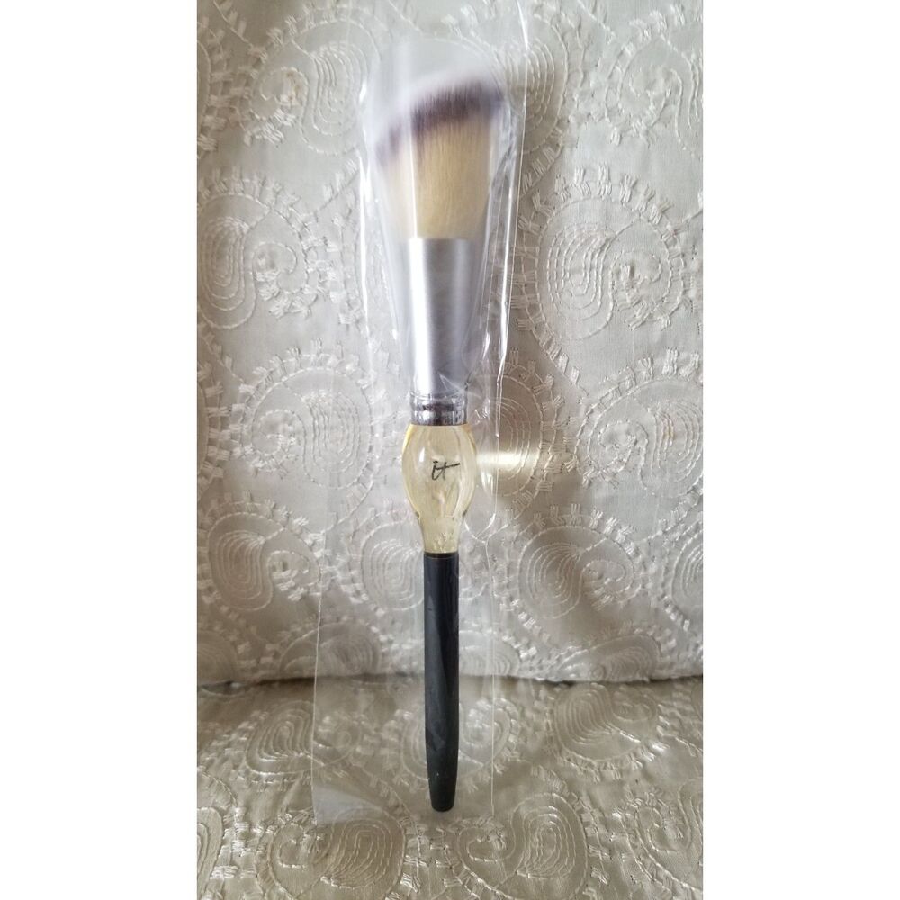 The IT Cosmetics Heavenly Luxe French Boutique Blush Brush #4